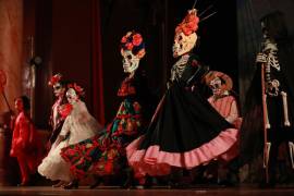 La Compañía Folklórica de Saltillo Ixtle Coahuila celebró 11 años de trayectoria con una función especial en el Paraninfo del Ateneo Fuente.