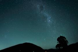 El cielo nocturno de junio nos regala uno de los espectáculos más intensos del año: la lluvia de estrellas Ariétidas.