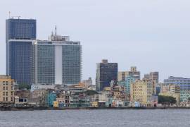 La salida parcial de Cuba de la hotelera española Meliá, la mayor operadora extranjera en el sector, es el cuarto anuncio de este tipo en apenas una semana tras las decisiones de la también española Iberostar, la canadiense Blue Diamond y la indonesia Archipelago International.
