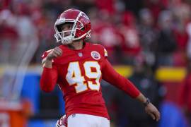 Con un récord de 12-1, Kansas City busca mantener el liderato de la AFC y un descanso en la primera ronda.