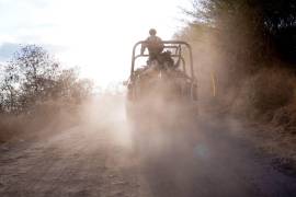 Dos soldados adscritos a la 43 Zona Militar murieron tras la explosión de una mina terrestre, de fabricación casera, en un supuesto campo minado ubicado en los límites de los municipios de Buenavista Tomatlán y Apatzingán, en la región de Tierra Caliente.