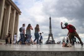 Declaran en París y Marsella zona de riesgo por coronavirus