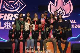 El equipo mexicano obtuvo el premio Albert Einstein a la Excelencia Internacional por el desempeño de su robot.