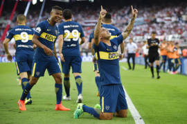 'Crackdona' anota golazo en el Boca-River