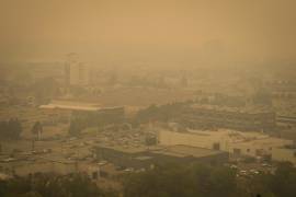 El humo de los fuertes incendios han alcanzado las zonas urbanas de Columbia Británica.