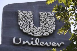 En esta imagen de archivo, el logo de Unilever visto en el exterior de la oficina de PT Unilever Indonesia Tbk. en Tangerang, Indonesia, el 16 de noviembre de 2021.
