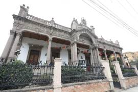 La librería Carlos Monsiváis, un ícono cultural en el Centro Histórico de Saltillo, continuará operando.