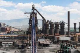 Los obreros de AHMSA no han cobrado en meses, por lo que exigen que no haya beneficios para unos cuantos empleados de confianza.