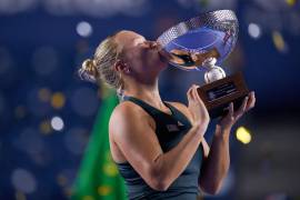 La tenista rusa de 21 años alzó el trofeo en Monterrey, sumando su quinto título como profesional.