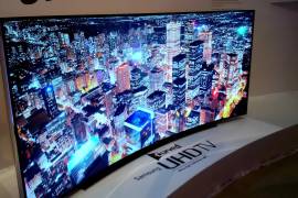 El nuevo televisor Ultra HD de Samsung tiene 105 pulgadas de curvas descomunales.