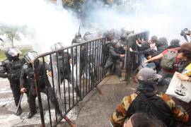 Colectivos ciudadanos compartieron los nombres de personas presuntamente detenidas durante la movilización frente a Casa Jalisco.