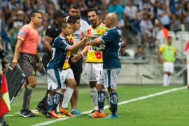 Saltillense entra por Suazo en su despedida