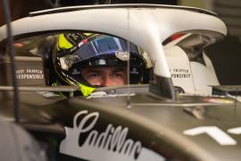 Sergio Pérez durante el tercer día de pruebas de la Fórmula 1 2026 en Bahréin, donde continuó el desarrollo del monoplaza Cadillac.