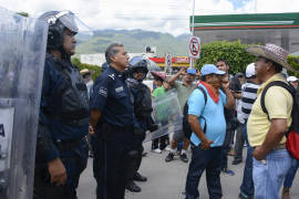 Desalojan a maestros de CETEG de casetas en Acapulco