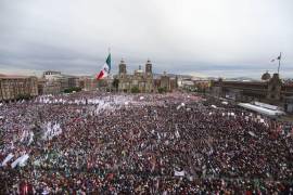 Tal como hace 50 años, cuando gobernaba el viejo PRI, asevera Riva Palacio que ayer el Zócalo estuvo ocupado mayoritariamente por los grandes sindicatos −maestros, petroleros, obreros y electricistas− y militantes del partido en el poder, quehoy es Morena.