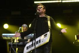 El cantante Aleks Syntek sumó un nuevo capítulo a sus polémicas, ya que durante el concierto como parte del Grito de Independencia el intérprete de ‘Duele el amor’ regañó a los asistentes del show.