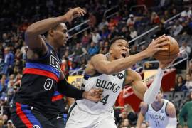 El griego Giannis Antetokounmpo de los Bucks llevó al equipo de Milwaukee a la siguiente fase del torneo de la NBA, misma que comenzará el próximo 10 de diciembre.