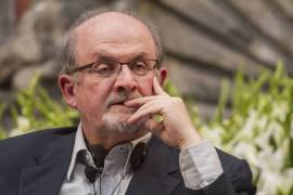 Las películas me enseñaron casi tanto como los libros: Salman Rushdie