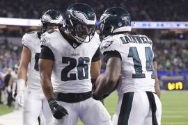 Saquon Barkley, clave en la victoria de los Eagles, acumuló 255 yardas terrestres y dos anotaciones en una noche memorable en Los Ángeles.