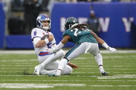 El quarterback Daniel Jones, de los Giants de Nueva York, se perderá el resto de la temporada por lesión.