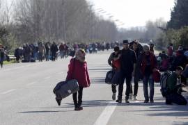 Cientos de migrantes sirios abandonan Grecia