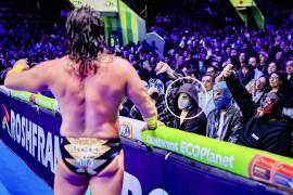 Bad Bunny sorprendió en los Martes de Glamour al asistir de incógnito a la Arena México previo a iniciar su DeBÍ TiRAR MáS FOToS World Tour.