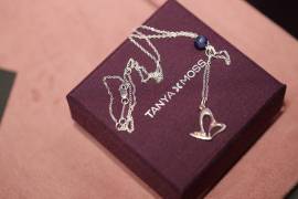 Por cada dije vendido en las tiendas seleccionadas de Tanya Moss o en línea, Grupo Lala hará un donativo a Teletón. FOTO: CORTESÍA