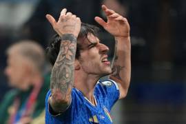 Sandro Tonali abrió el camino del triunfo para Italia con el primer gol del 2-0 sobre Irlanda del Norte, resultado que puso a la Azzurra en la siguiente ronda del Repechaje Mundialista de la UEFA.