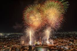 El espectáculo de pirotecnia por el Grito de Independencia en Saltillo se llevó a cabo en la Plaza de Armas, en el centro de la ciudad, la noche del 15 de septiembre.