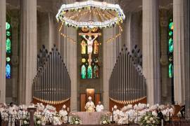 El papa León XIV celebra misa en la Basílica de la Sagrada Familia en Barcelona, España.