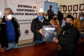 Entregan uniformes a elementos de Seguridad Pública y Vialidad Municipal en Sabinas