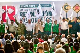 El gobernador Manolo Jiménez y el alcalde Román Cepeda dieron el banderazo de inicio a la obra vial en Torreón.