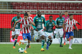 Chivas y León empatan en partido de ida de la Liguilla del Guard1anes 2020
