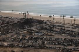 Una vista de los restos de las casas destruidas por el incendio forestal de Palisades en el barrio de Pacific Palisades de Los Ángeles, California.