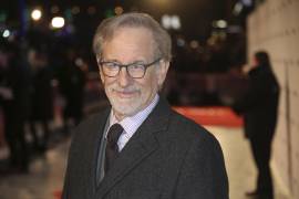 El director Steven Spielberg posa para los fotógrafos al llegar al estreno de la película “The Post” en Londres, el miércoles 10 de enero de 2018.