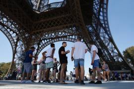 Turistas están frustrados por cierre de la torre Eiffel a causa de huelga