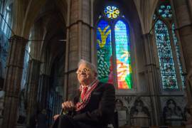 David Hockney firma un vitral dedicado a Isabel II en abadía de Westminster