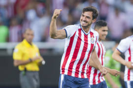 Chivas gana, pasa a la siguiente ronda y emociona con un Súper Clásico en la Final de la Concachampions