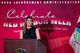 Melania Trump pide no promocionar cigarrillos electrónicos