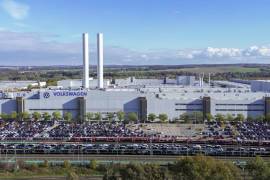 Volkswagen tiene unos 120 mil trabajadores en Alemania, donde cuenta con 10 plantas, seis de ellas en el estado norteño de Baja Sajonia, incluida Wolfsburg. FOTO: AP.