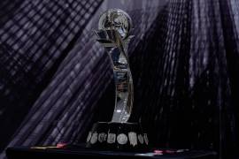 Los clubes fueron divididos en dos grupos de nueve equipos para disputar una fase regular de 14 jornadas.