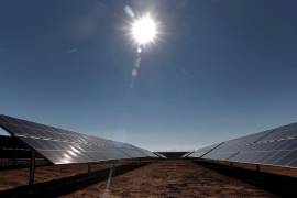 La capacidad solar instalada se duplica cada tres años y se multiplica por diez cada década.