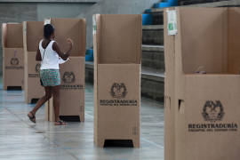 Colegios electorales de Colombia abren para el plebiscito de la paz