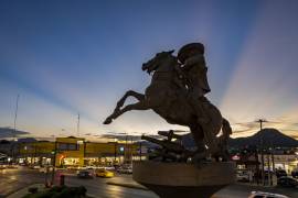 Una de las hazañas más reconocidas en nuestra ciudad es la del general Francisco Coss, arrastrando un cañón enemigo.