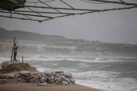 Declaran alerta roja en Los Cabos por huracán 'Lorena'