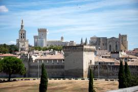 El juicio en Aviñón se refiere a un caso de abusos sexuales que ha conmocionado y perturbado a Francia.