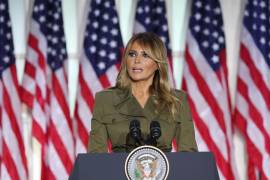 Melania Trump ofrece consuelo a las víctimas de la pandemia del COVID-19 en EU