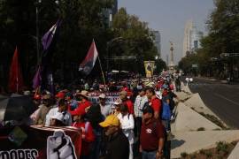 Trabajadores marchan del Ángel de la Independencia al Zócalo capitalino. Jueves 1 de mayo de 2025.