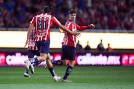 Armando “Hormiga” González firmó doblete y rescató para Chivas un empate 2-2 ante Pumas en Guadalajara, resultado con el que el Rebaño se mantuvo como líder del Clausura 2026.