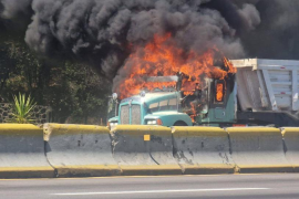 El choque se registró a la altura del municipio de Santa Rita Tlahuapan, Puebla.